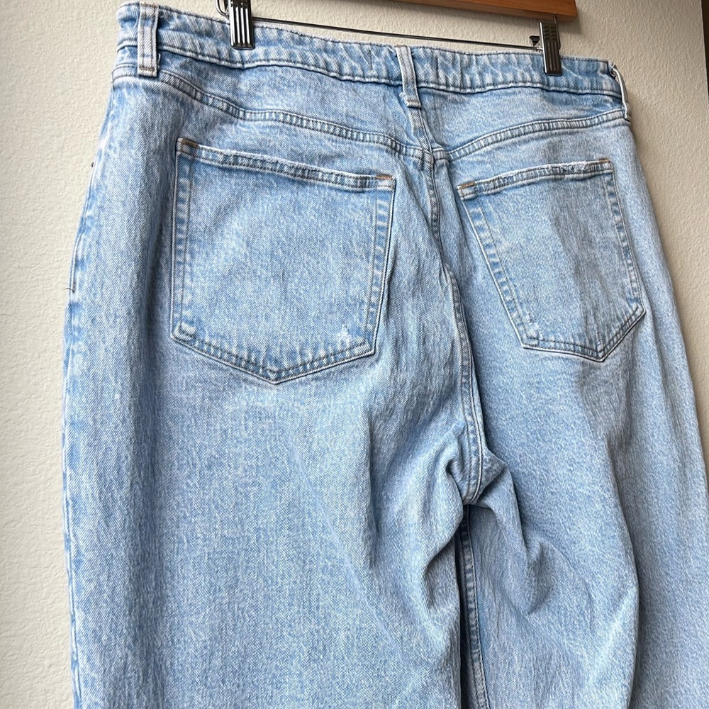 Abercrombie and Fitch 90's Relaxed High Rise Curve Love Light Wash Blue Sz 33L - Picture 7 of 12